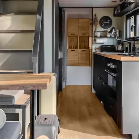 مكان تخييم Cozy In Lieren With Wifi 4*
